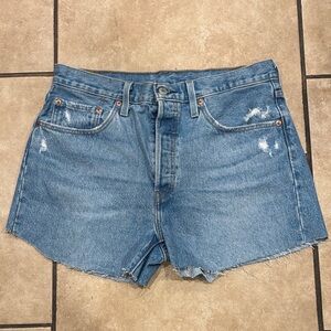 Levi’s Light Wash Frayed Hem Denim High Waisted Shorts